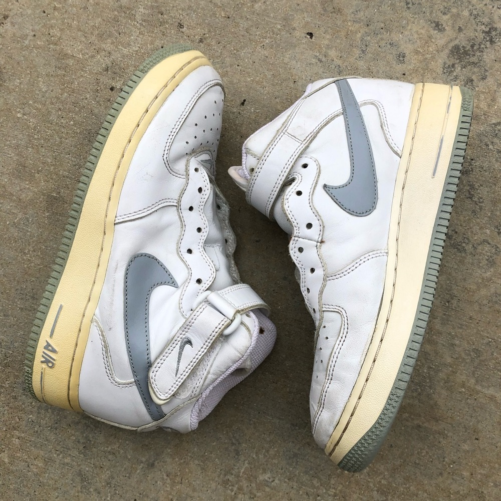 Vintage Y2K 2003 Air Force 1 Mid Neutral Grey
